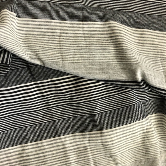 3/$25 LemonTARTshort sleeve top size large stripe - Picture 4 of 5